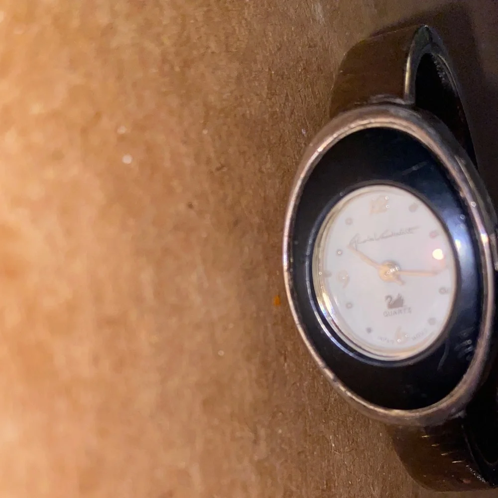 Vintage Gloria Vanderbilt Watch - needs battery